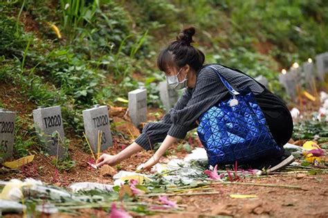 鮮花插在墳墓上|清明節│土葬龕位拜祭流程大不同 鮮花水果有禁忌 帶錯或行衰運